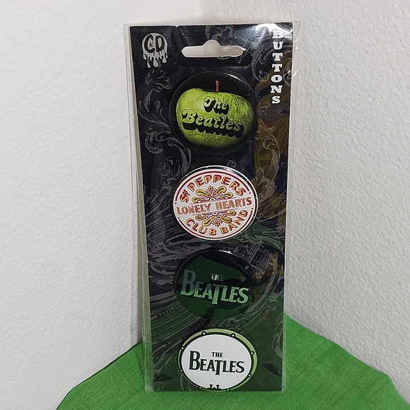 The Beatles set of 4 Pin Back Buttons 1.25 " New on card 2011 - Picture 2 of 7